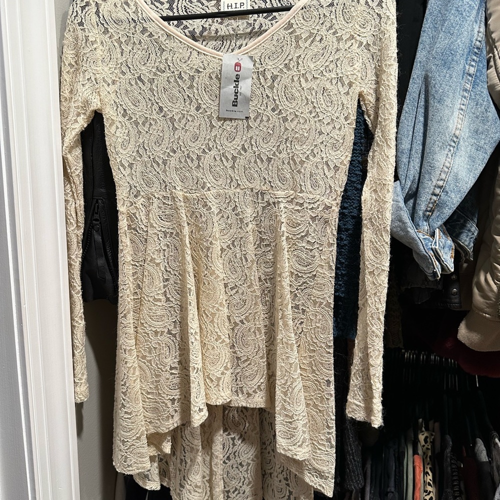 Hi/low lace plum top